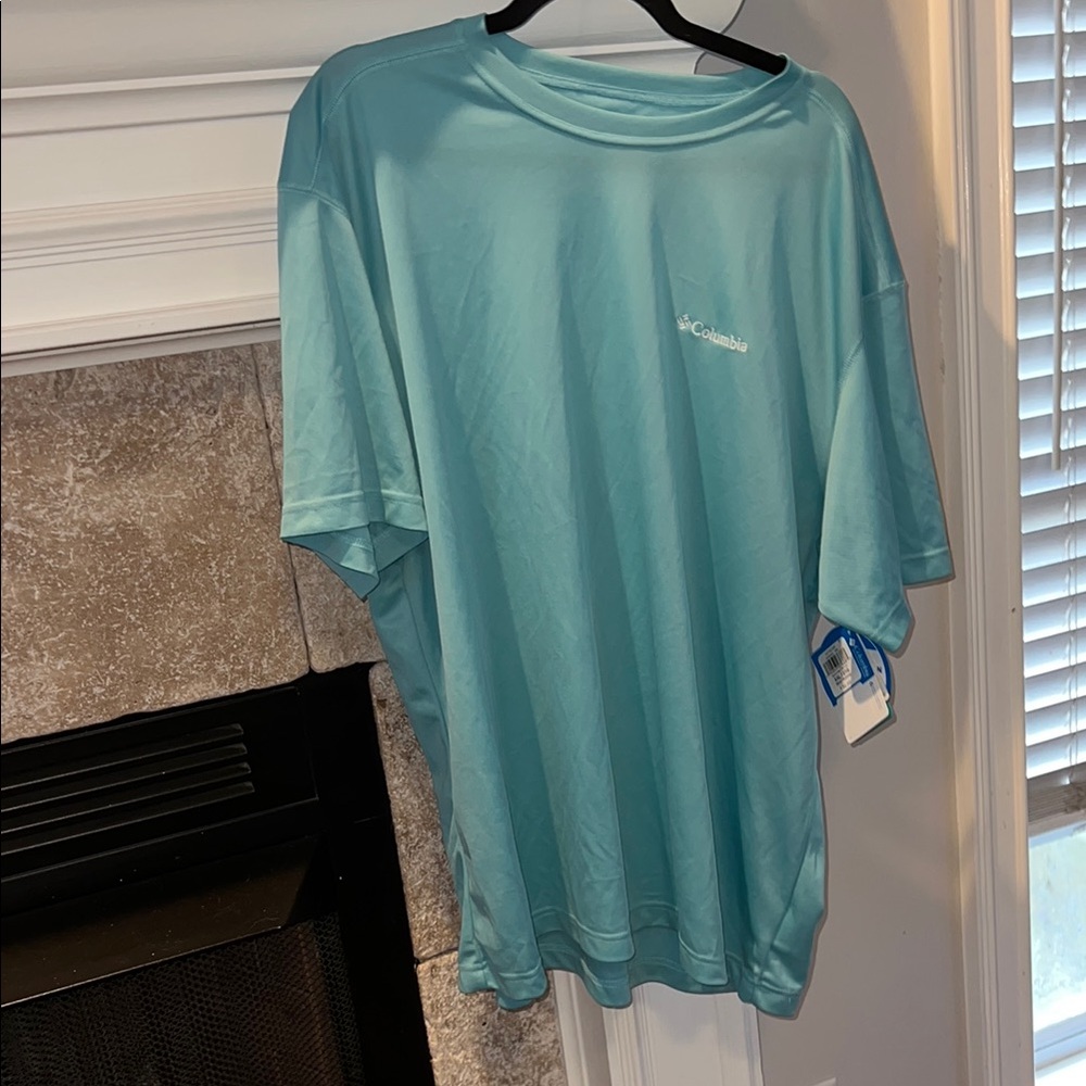 Columbia Blue Short Sleeve Tee Relaxed Fit brand new w tag